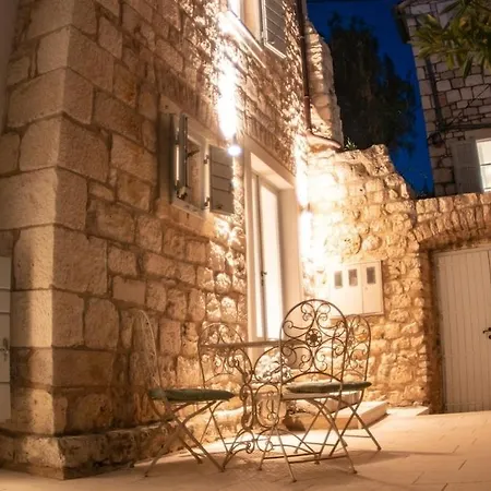 فيلة Luxury With Large Rooftop Terrace And Pool