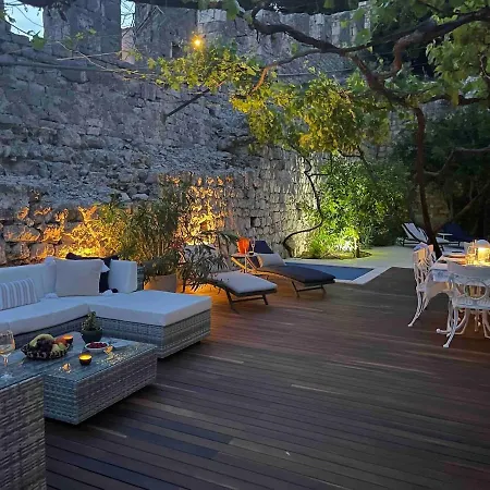 Luxury With Large Rooftop Terrace And Pool فيلة هفار